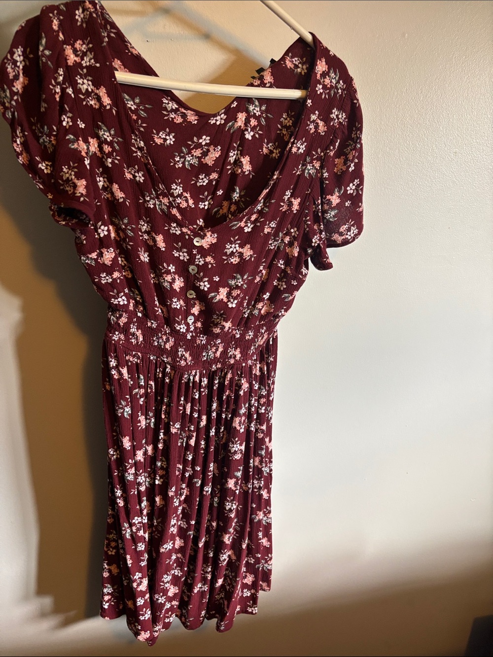 Floral Shirred-Waist Short Sleeve Dress in Burgundy